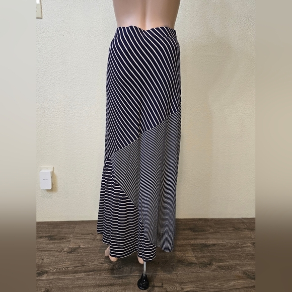 Coldwater Creek Sz Med Maxi Skirt stretch pullon Navy white stripe geometric - Picture 6 of 8